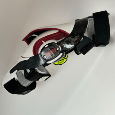 POD K8 3.0 Knee Brace Carbon (Carbon White), Защита колена - миниатюра 1