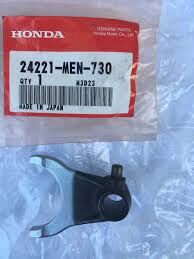 Вилка КПП Honda CR250R 86 01 / CRF450R 05 08 OEM 24221 MEN 730 - миниатюра 1