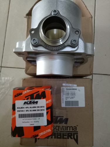 Цилиндр + поршень комплект KTM Freeride 250R 14 16 OEM 72530038044 - фото 1