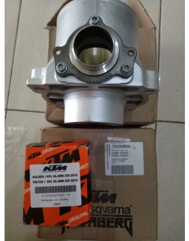 Цилиндр + поршень комплект KTM Freeride 250R 14 16 OEM 72530038044