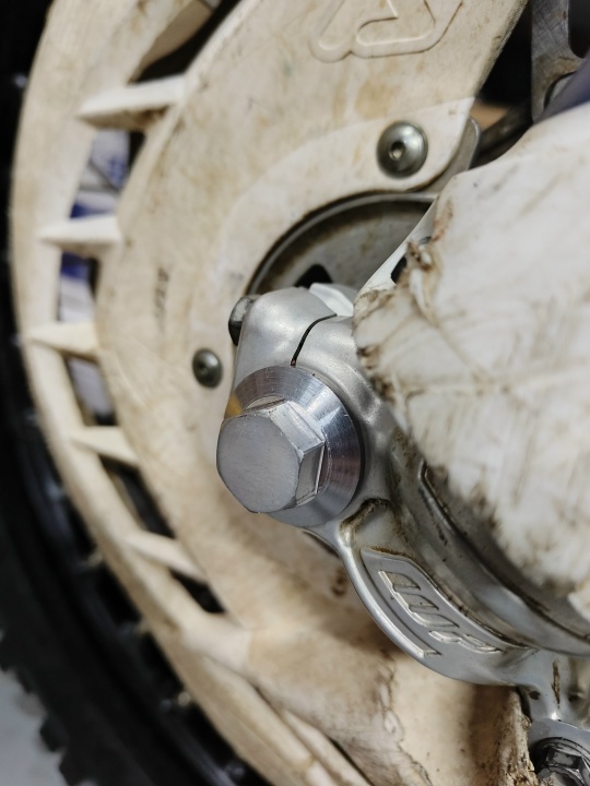 Болт переднего колеса KTM Tpi, Husq. Tpi, Gas Gas Tpi (Без защиты тормозного диска, стандартный) - фото 2