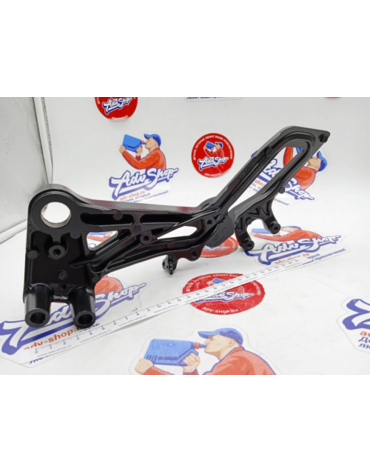 KTM кронштейн передней подножки ( правая сторона ) 200 390 RC 14 21 ( 90503039000 )