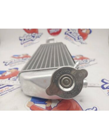 KTM радиатор правый SX SXF 16 18 EXC EXCF 17 19 ( 50435008200 / 50435008100 / 50435008000 )