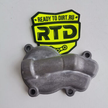 77035052000 - Крышка помпы KTM SX250F (2005 2012),  EXC250F (2005 2013), Husaberg FE350 (2013) - миниатюра 1
