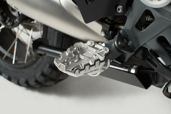 SW Motech EVO footrest kit  регулируемые подножки CRF1100 L Africa Twin Adventure Sports (19 22) // FRS.01.112.10500