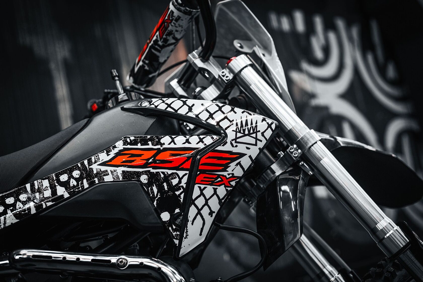 Питбайк BSE EX 125e 14 12 Max13 White Red 1 - фото 3