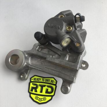 69100 13E00 999 - Задний суппорт Suzuki DR250 DRZ250 (2001 2009) - миниатюра 1