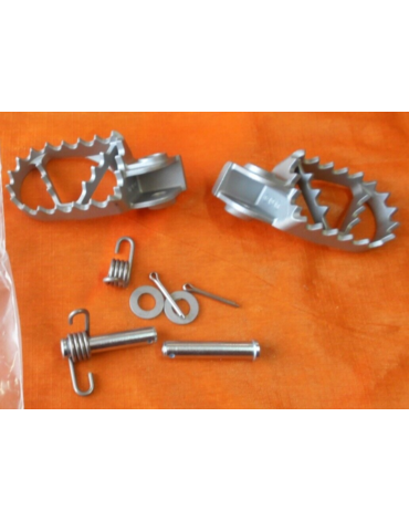 KTM FOOTREST  CPL.  14 Комплект подножек с крепежом KTM SX85 06-> SX50 65 09-> ( 47103040033 / 4700304003390 )