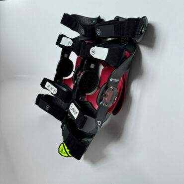 POD K8 3.0 Knee Brace Carbon (Carbon Graphite), Защита колена - миниатюра 4