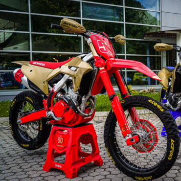 Комплект пластика Honda CRF250R (2022 2024), CRF450R (2021 2024), Красный Золотой - миниатюра 2