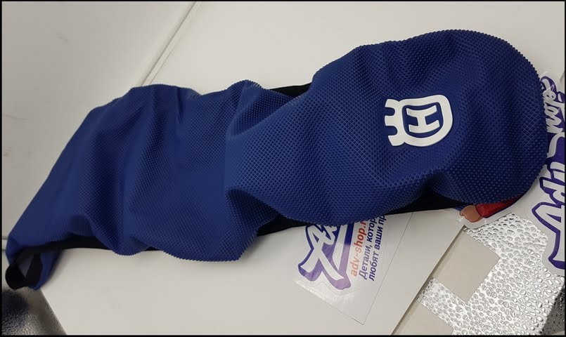 Husqvarna обтяжка седла (шкурка) Seat cover HQV 18 (25007140050) - фото 1