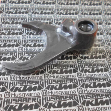 54834003000 - KTM вилка КПП (SHIFTING FORK 1ST 3RD GEAR 03) - миниатюра 1