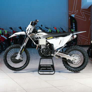 Мотоцикл кроссовый Ajerra JOKER C10 YBS300 White 21 18 - миниатюра 1