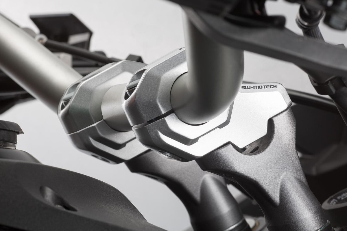 SW MOTECH HANDLEB.ADAPTER 28MM DIAM.,SILV.,TYPE SS проставки 30 mm со смещением под руль 28 - фото 2