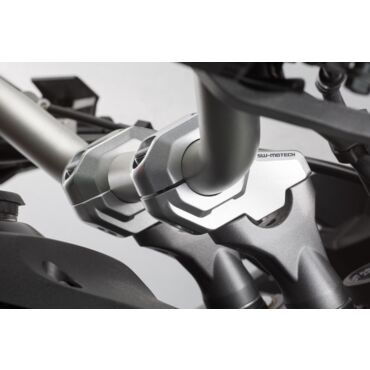 SW MOTECH HANDLEB.ADAPTER 28MM DIAM.,SILV.,TYPE SS проставки 30 mm со смещением под руль 28 - миниатюра 2