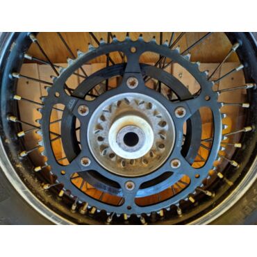 Слайдер цепи на ступицу CNC для мотоциклов KTM Husqvarna GasGas Rieju Beta Бублик - миниатюра 1
