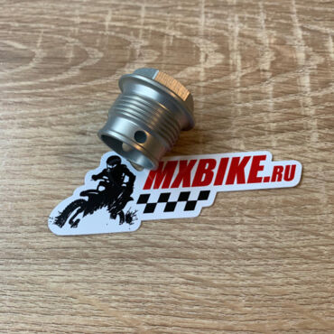 Болт крепления натяжителя цепи ГРМ KTM SX F250 05 07 OEM 77036008000 - миниатюра 3