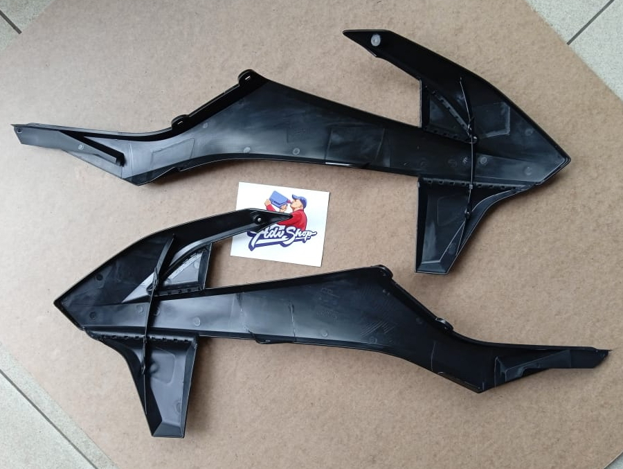 KTM SPOILER KIT WXC XC W  17 спойлер бака комплект черные с наклейками 17 19 ( 7900805400030A ) - фото 1