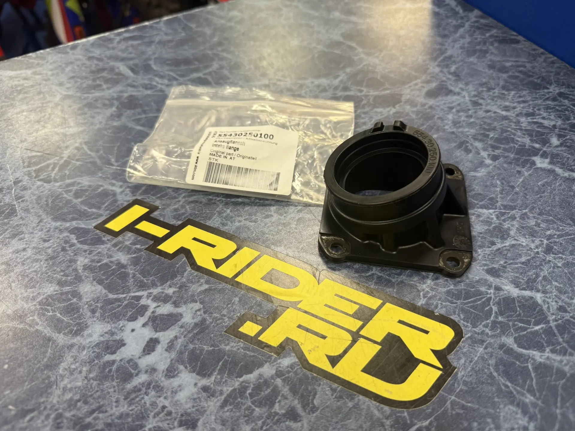 Флянец впускной карбюратора KTM OEM 55430250100 EXC 2017 2021 карбюратор - фото 1