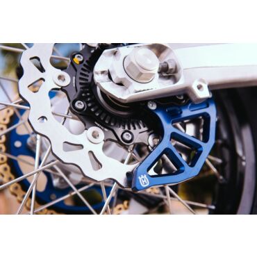 HUSQVARNA REAR BRAKE DISC PROTECTOR защита заднего тормозного диска 701 ( 27013975044 ) - миниатюра 2