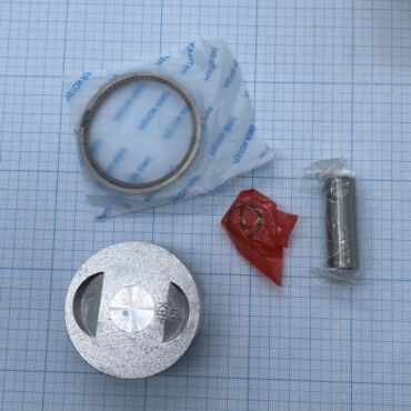 Поршень d 61 p 15 в сборе d=61mm 161QMK 200см3 с реверсом - миниатюра 2