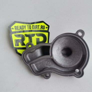 77035052000 - Крышка помпы KTM SX250F (2005 2012),  EXC250F (2005 2013), Husaberg FE350 (2013) - миниатюра 2