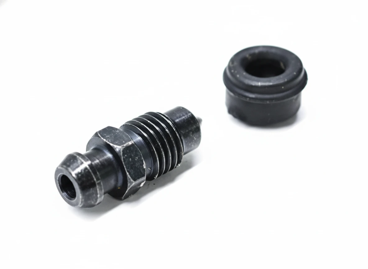 KTM штуцер прокачной с колпачком 690 / EXC / HUSABERG ( 54732064000 ) - фото 1